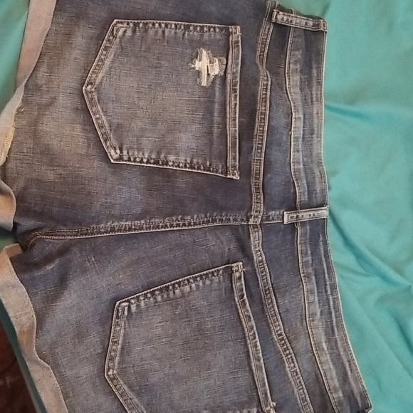 Shorts - Picture 2 of 5